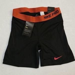 Wmns LARGE Nike "Tight Fit" training shor…